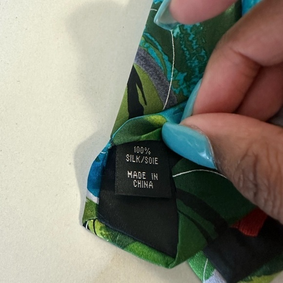 J. Garcia Snake in Juggling Snow Collector’s Edition silk necktie - Picture 4 of 4